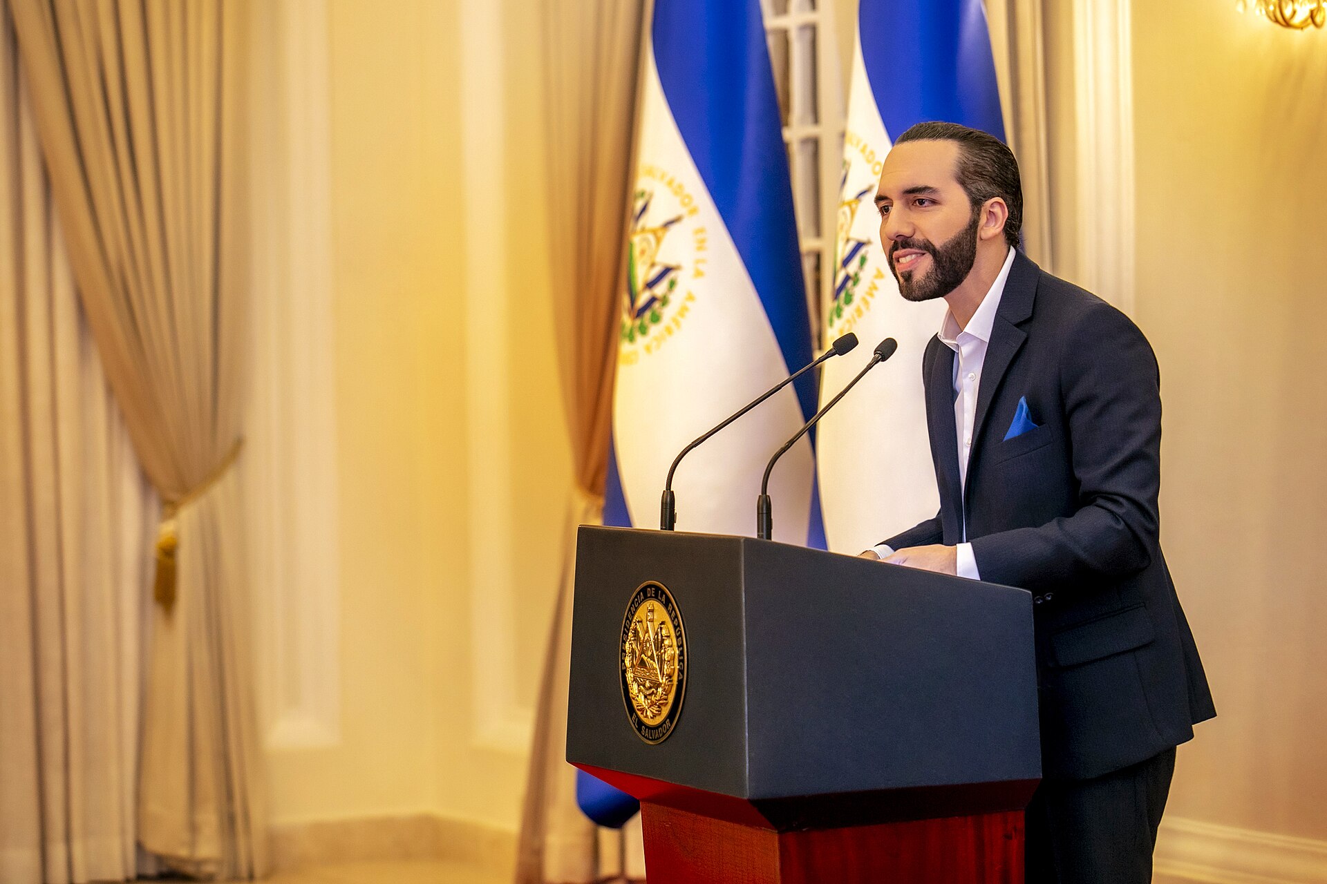 Bukele obtiene una nota de 8,24 en encuesta nacional