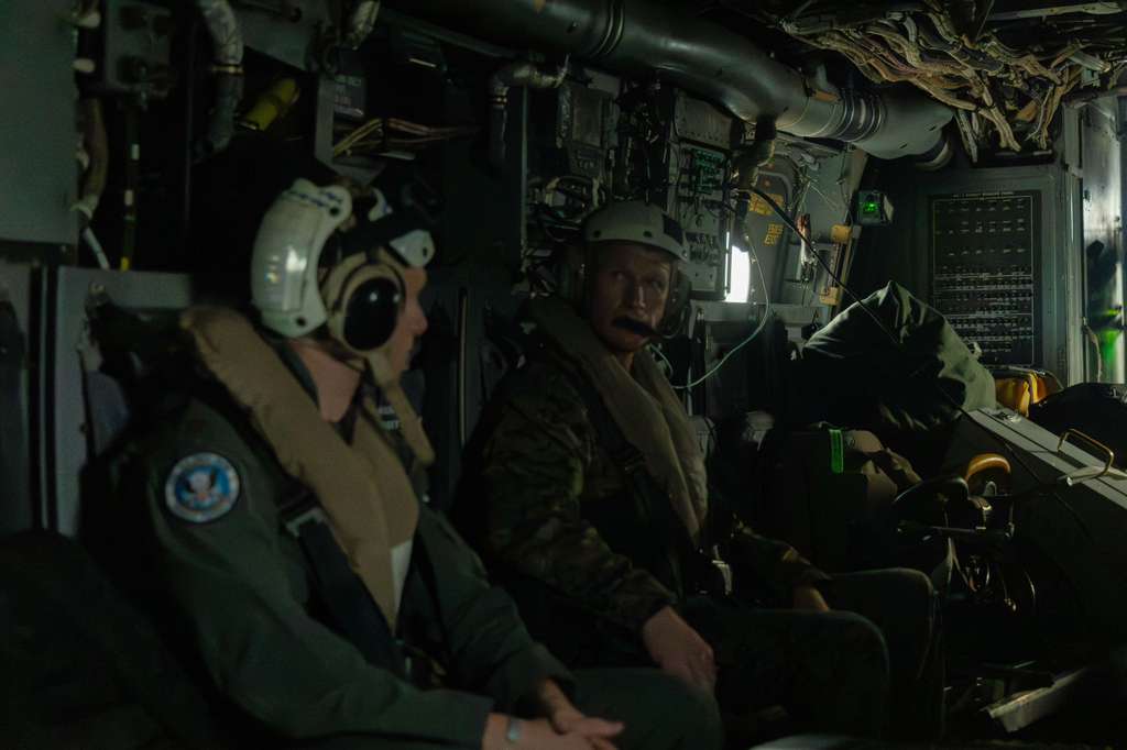 Estados Unidos envía flota militar para ayudar a Venezuela