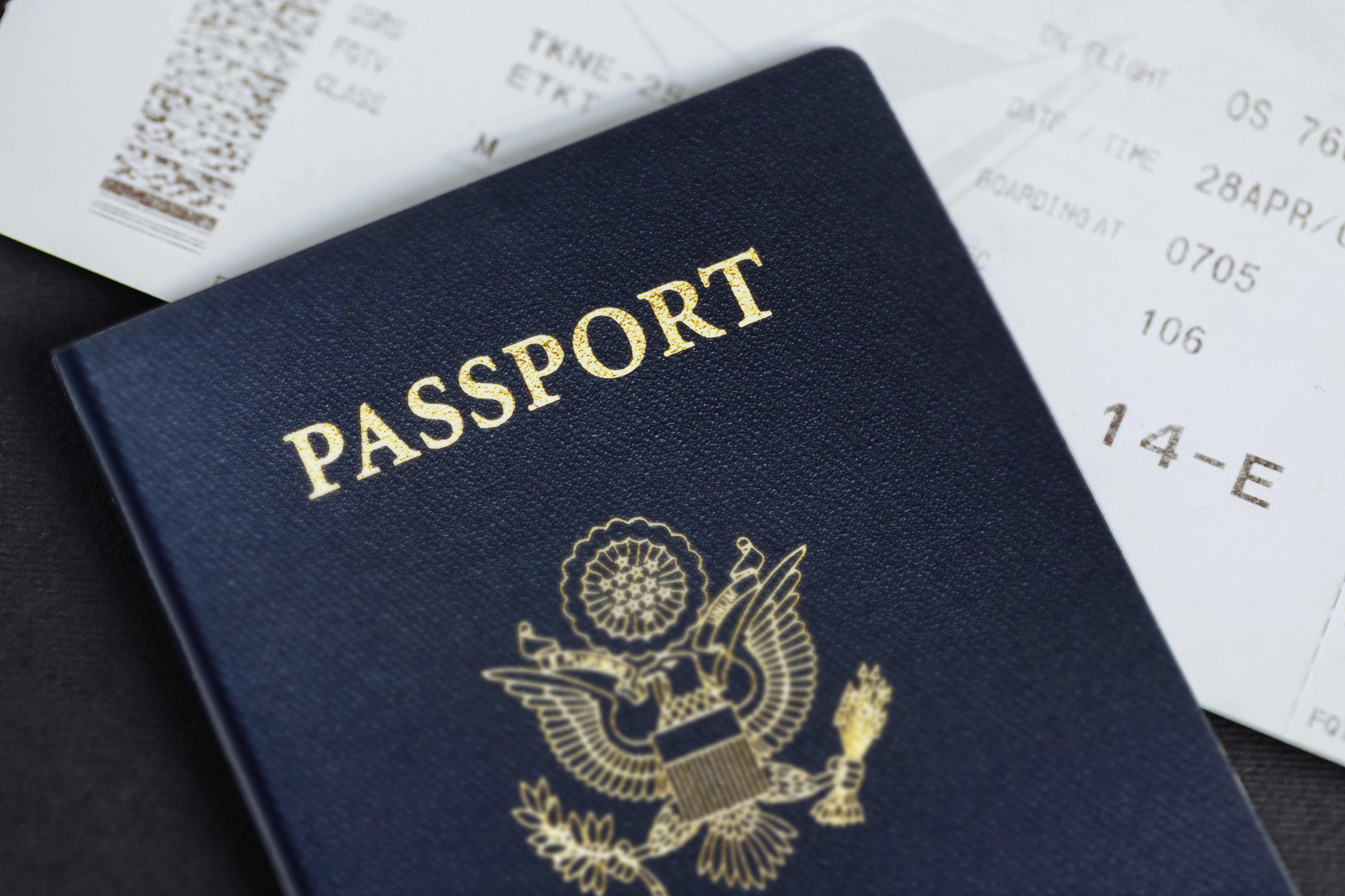 eeuu-lanzara-pasaportes-imagen-trump-agosto